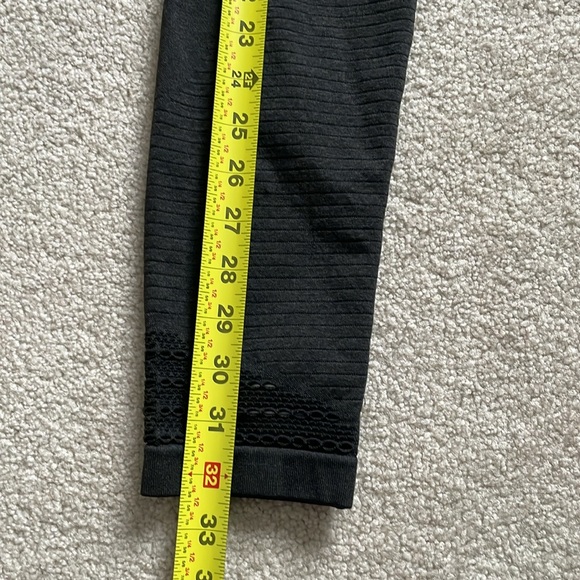 GYMSHARK -black pants, detailed lace work cuffs, ribbed on sides, smooth center - Picture 2 of 6